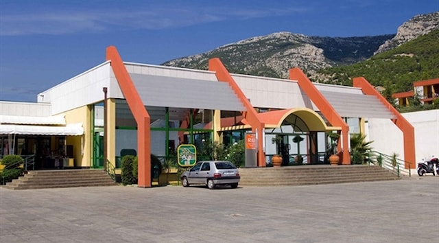 Hotelsko naselje Bonaca, Bol na Braču
